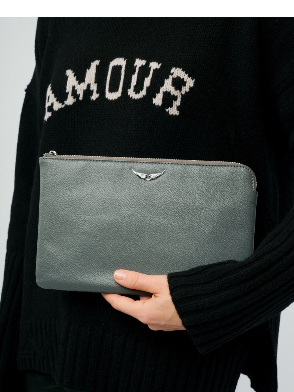 NWT Women's Gray Uma Wings Buffalo Leather Clutch - Sleek Everyday Bag